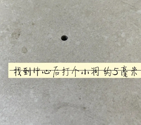 泸定瓷砖空鼓维修公司专业解答在瓷砖铺贴过程中，如果砂料搅拌不均匀，将会带来以下问题