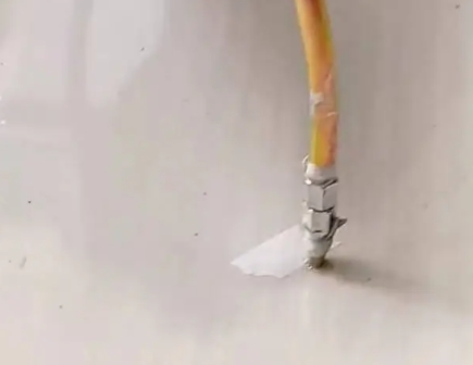 泸定瓷砖空鼓维修公司专业解答在瓷砖铺贴过程中，如果使用的砂料过粗（如全部使用了粗砂），可能会导致以下问题